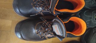 Zapatos de trabajo talla 41 y cascos