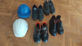 Zapatos de trabajo talla 41 y cascos
