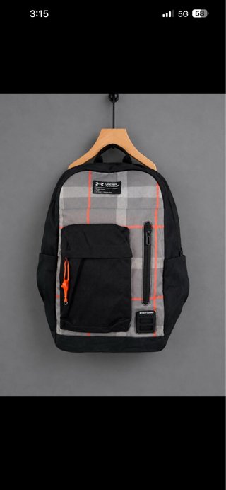 Mochila Under Armour Gris y Negra