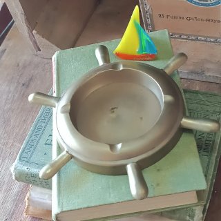 Cenicero de bronce estilo timón náutico