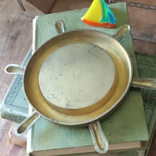 Cenicero de bronce estilo timón náutico