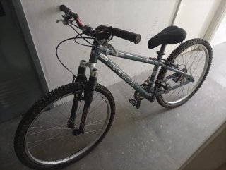 Bicicleta de Montaña Kon Gris en perfecto estado