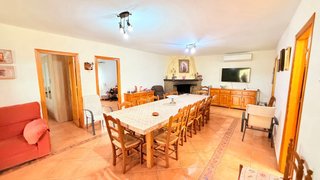 Terreno con casa y piscina Estepona