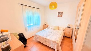 Terreno con casa y piscina Estepona
