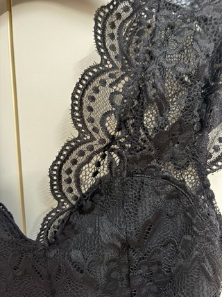 Top pizzo nero - XXS - scollo petto e schiena