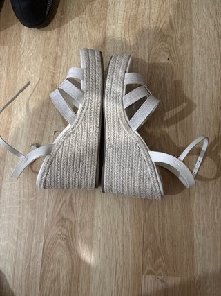 Sandalias blancas cuña Primark