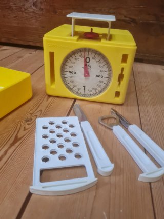 Bilancia da cucina gialla