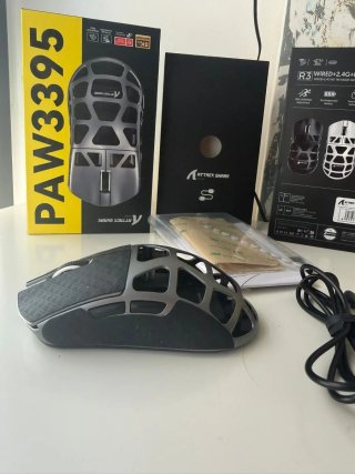 Ratón gaming ATTACK SHARK R3 en color Silver Grey,