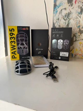 Ratón gaming ATTACK SHARK R3 en color Silver Grey,