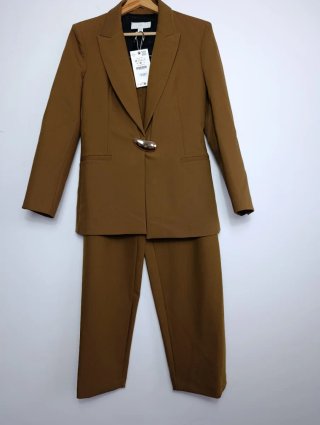 Traje de chaqueta y pantalón Zara