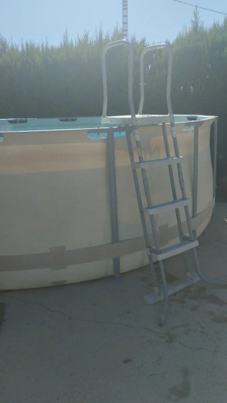 Piscina desmontable metal y plástico.