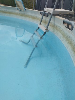Piscina desmontable metal y plástico.