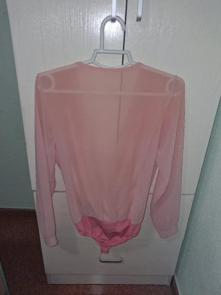 Body rosa de manga larga de tela fina