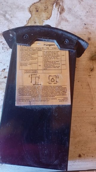 Estufa de leña metálica