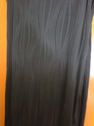 Vestido negro largo con ribete blanco