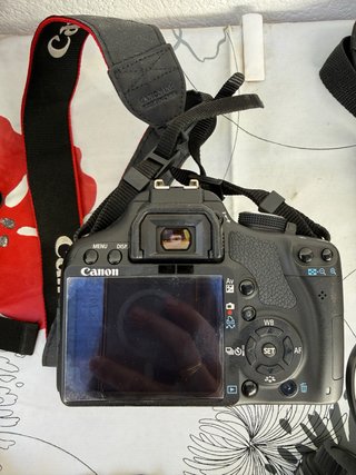 Canon EOS 550D + 2 objetivos + kit completo