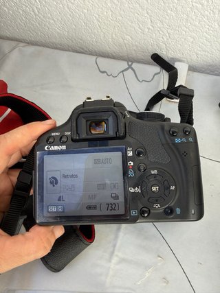 Canon EOS 550D + 2 objetivos + kit completo