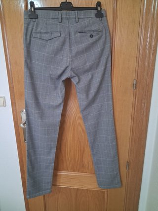 Pantalón chino de cuadros gris