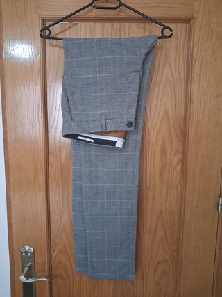 Pantalón chino de cuadros gris