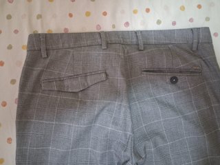 Pantalón chino de cuadros gris
