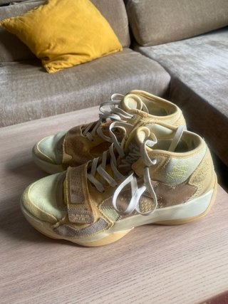 Air Jordan Zion 2 Beige/Amarillo