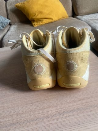 Air Jordan Zion 2 Beige/Amarillo