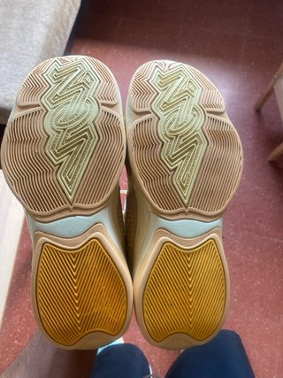 Air Jordan Zion 2 Beige/Amarillo