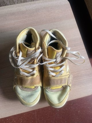 Air Jordan Zion 2 Beige/Amarillo