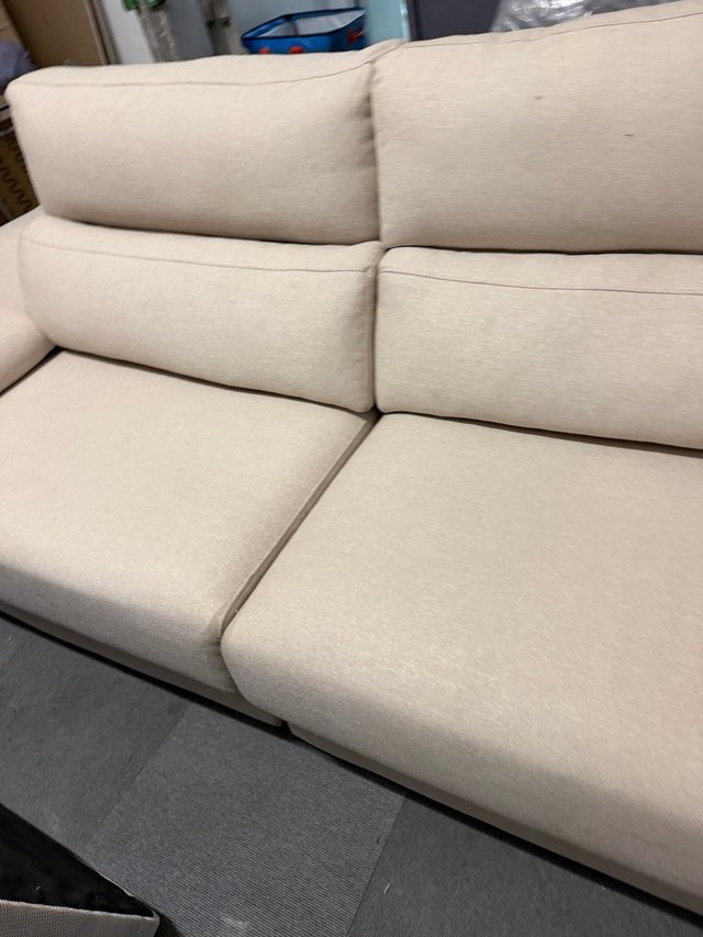 SOFÁ BEIGE GRANDE ASIENTOS DESLIZANTES BUEN ESTADO