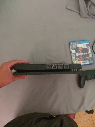 Ps4 Slim 1TB Sony Negra con FIFA 21 y FIFA 23