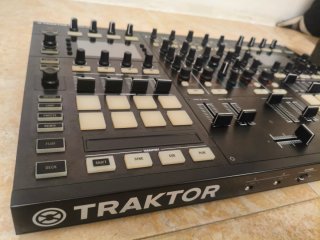 Controlador traktor S8 Native Instrument