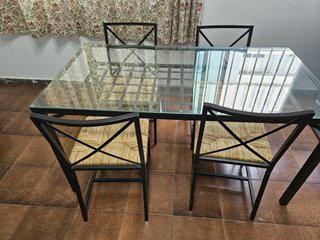 Mesa cristal y 4 sillas Ikea