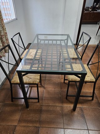Mesa cristal y 4 sillas Ikea