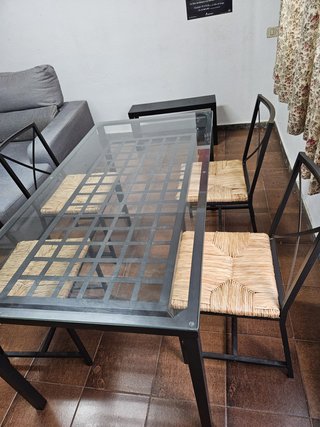 Mesa cristal y 4 sillas Ikea