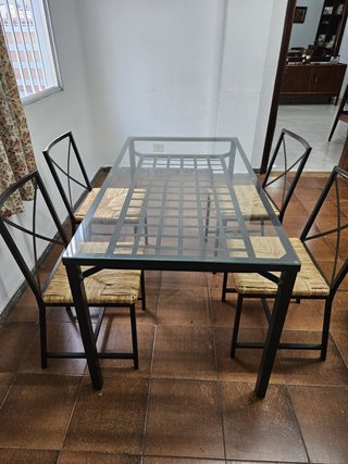 Mesa cristal y 4 sillas Ikea