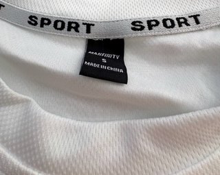 Camiseta deportiva Manfinity blanca