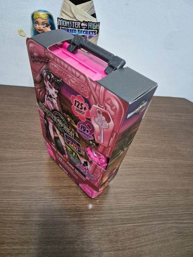 Monster High Skulltimate Secrets Draculaura Oasis