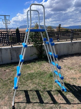 Escalera Piscina Metal y Plástico