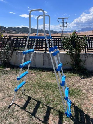 Escalera Piscina Metal y Plástico