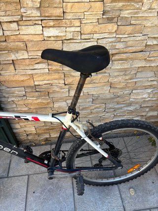 Bicicleta Rockrider Negra y Blanca