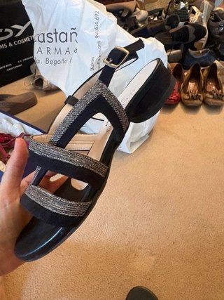 Sandalias Malipiú Negras con Tiras Plata