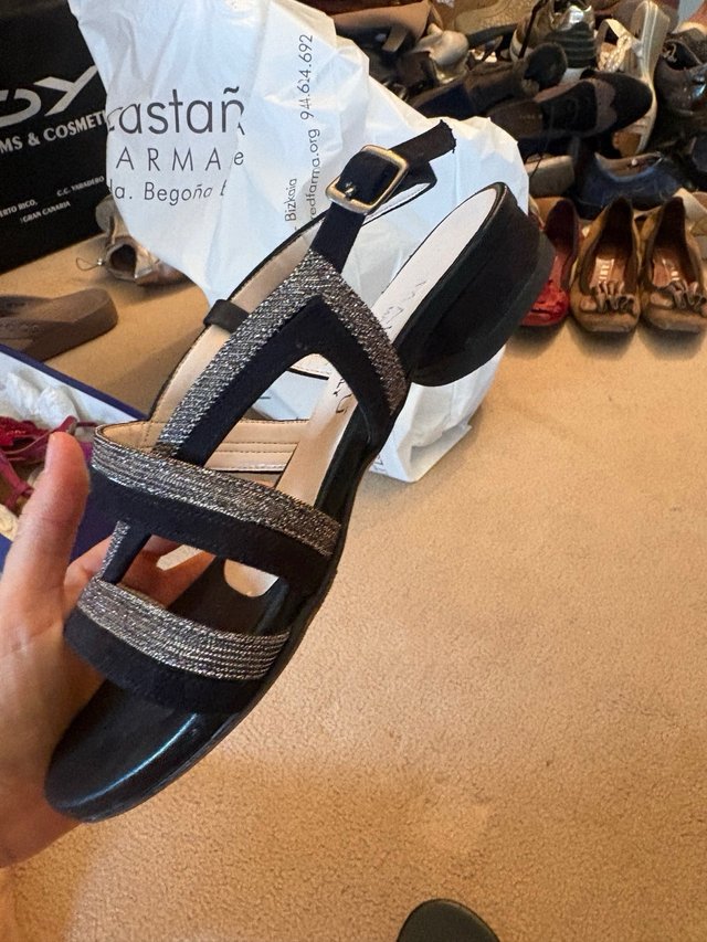 Sandalias Malipiú Negras con Tiras Plata