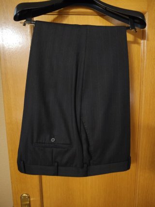 Traje de caballero gris oscuro con rayas talla 58