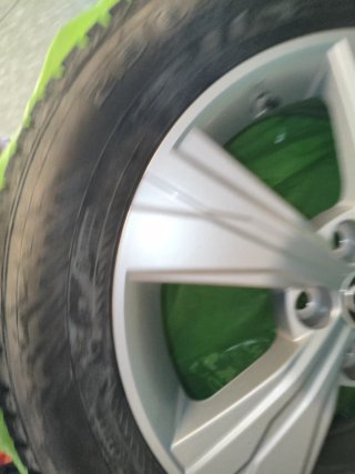 Llantas y Neumáticos Toyota 215/60-17