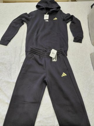 Chándal Adidas Negro con Logo dorado