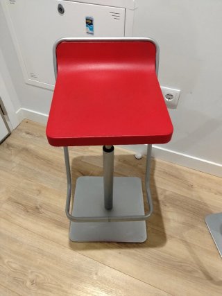 Taburete Alto Rojo y Plateado