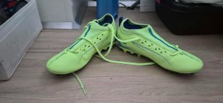 Zapatillas de fútbol verdes y azules