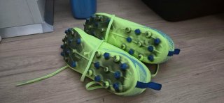 Zapatillas de fútbol verdes y azules