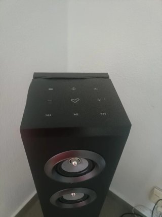 Torre de sonido negra