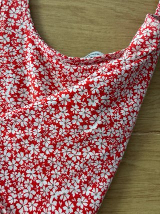 Camiseta tirantes estampado flores
